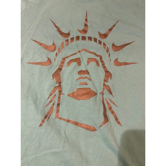 Nike Shirt Green SZ M Swoosh Statue Liberty NYC Five Boroughs T Shirt Blue - Picture 2 of 6